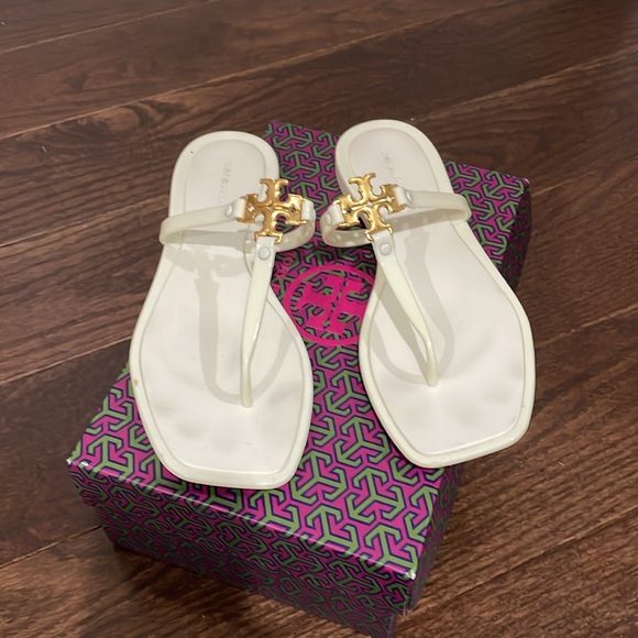 Tory Burch Roxanne Jelly Sandal - Ivory/Gold - Picture 5 of 7